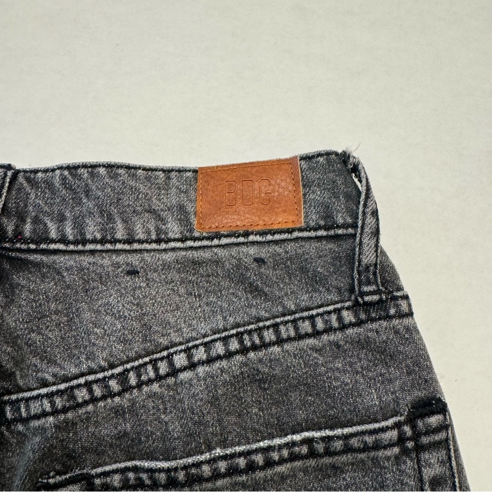 BDG Women’s Black/Grey Wash Distressed Slim Straight Leg Jeans Size 24 - Picture 3 of 5